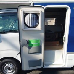 エントランスドア